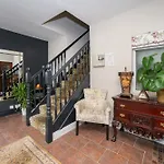 Coach Hill House Bed & Breakfast *
